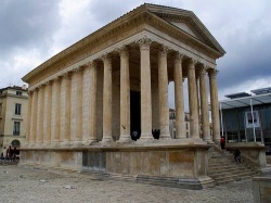 Храм Мезон Карре