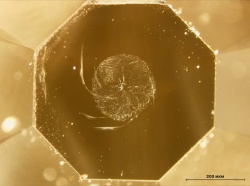 Ультратвёрдый фуллерит - тверже алмаза Ультратвёрдый фуллерит - тверже алмаза