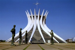 Храм Тернового Венца в Бразилиа.