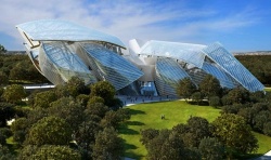 Музей Louis Vuitton в Булонском лесу.