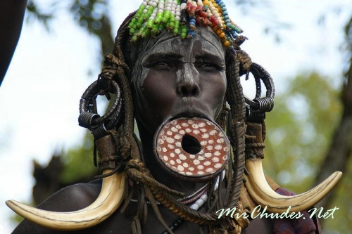 Женщина племени Мурси.