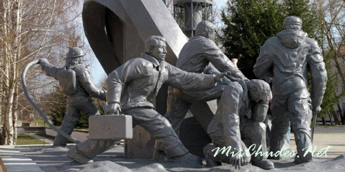 Памятник героям-пожарным, ликвидировавшим последствия взрыва на ЧАЭС.