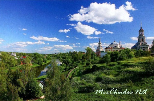 Город Торжок - вид на Борисоглебский монастырь.