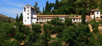 Дворец Хенералифе у реки Дарро