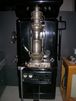 Электронный микроскоп конструкции Эрнста Руски, 1933 год